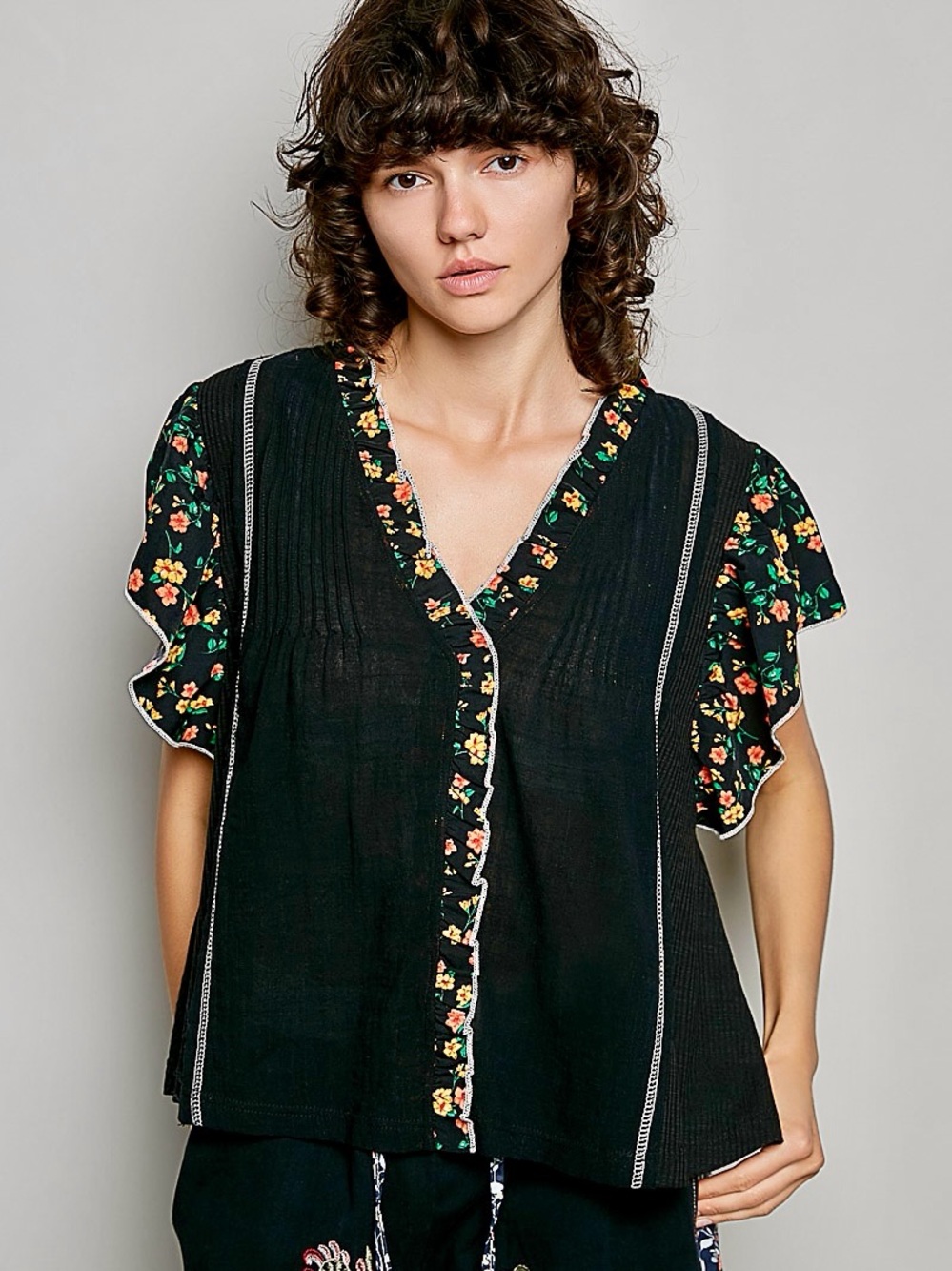 💛 Hello Gorgeous! POL COTTON V-Neck Floral Ruffle Sleeve Blouse